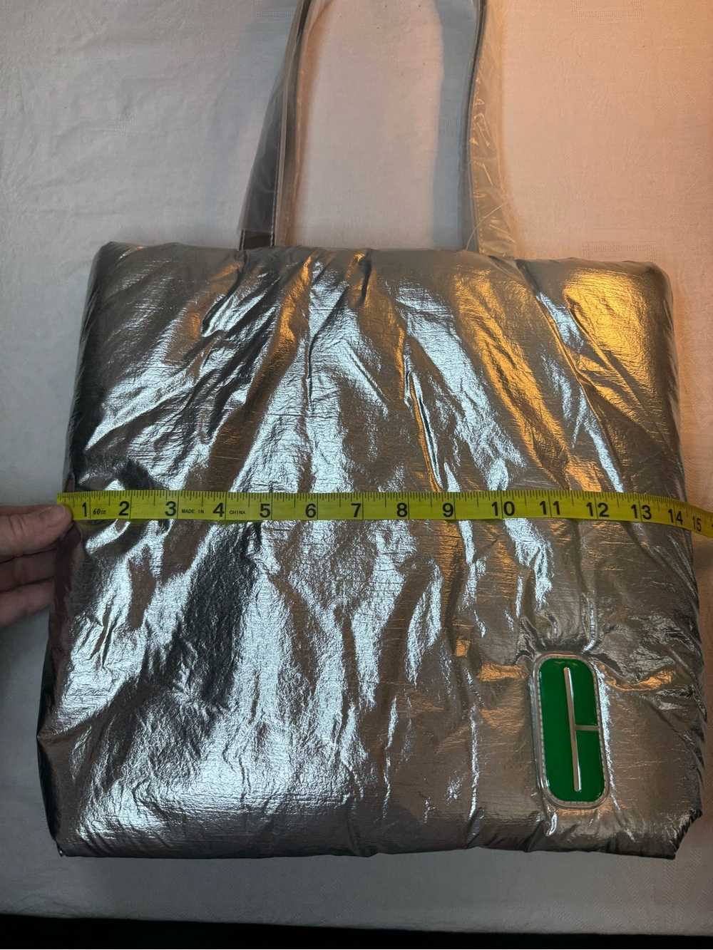 CLINIQUE PUFFY SILVER TOTE BAG WITH GREEN INSIDE LINING - Picture 6 of 10